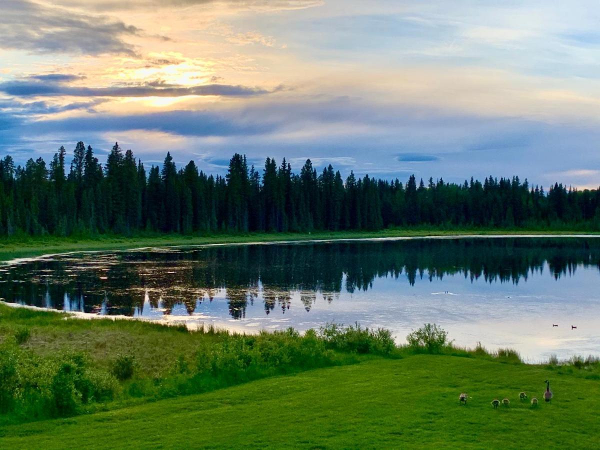 Schott'S Lake Conference & Resort Sundre 外观 照片