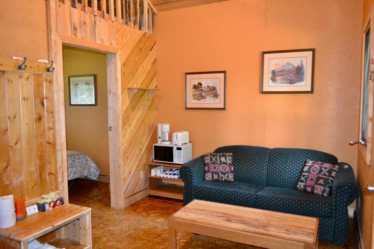 Schott'S Lake Conference & Resort Sundre 外观 照片