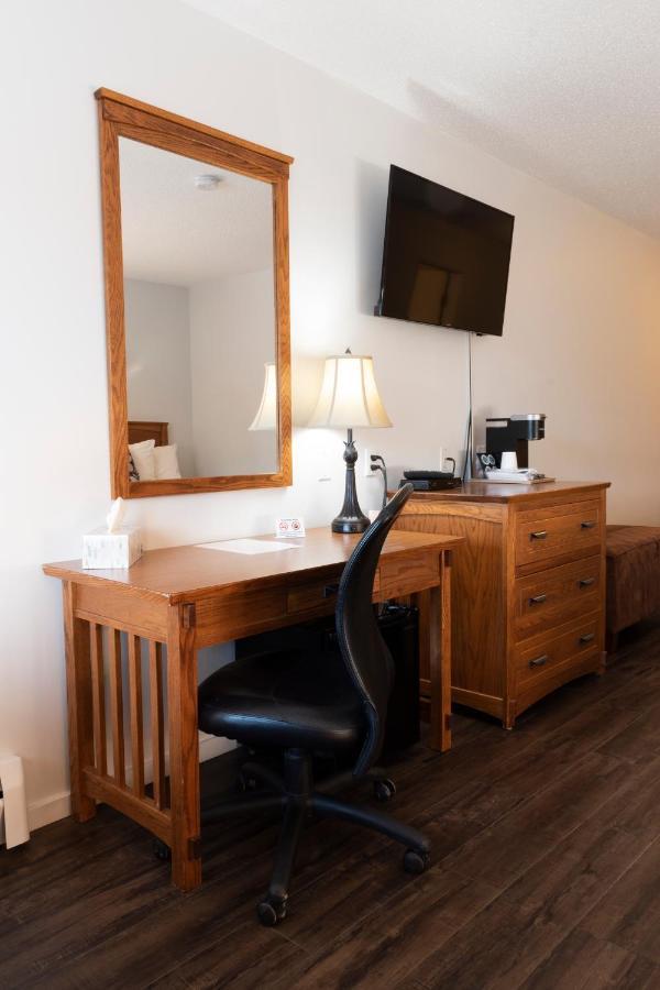 Schott'S Lake Conference & Resort Sundre 外观 照片